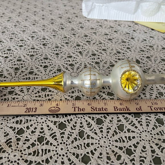 Glass tree topper vintage hand blown.  Golds and pearl white colors. 11” - Picture 5 of 11
